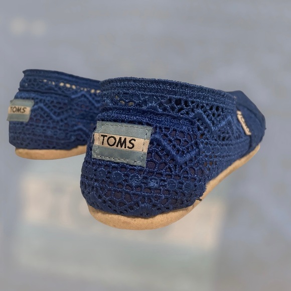 TOMS slip on shoes - Picture 2 of 4